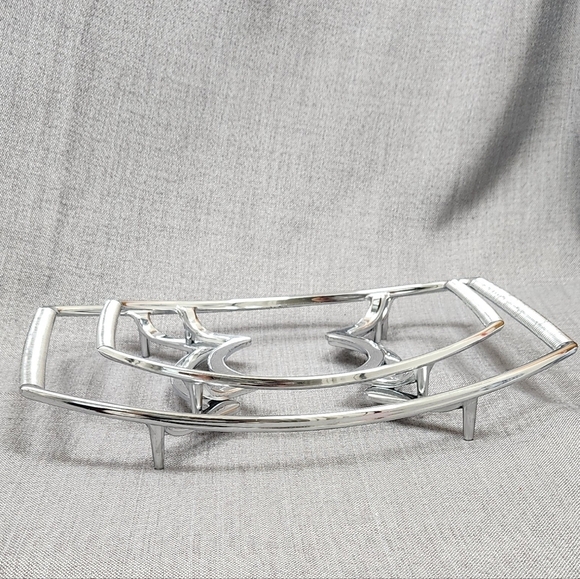 Corning Ware Polished Metal Pot Holder/Casserole Trivets With Handles. Set of 2. - Picture 2 of 8